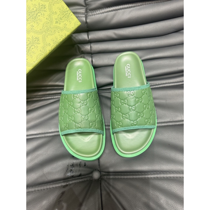 G*u*i slippers